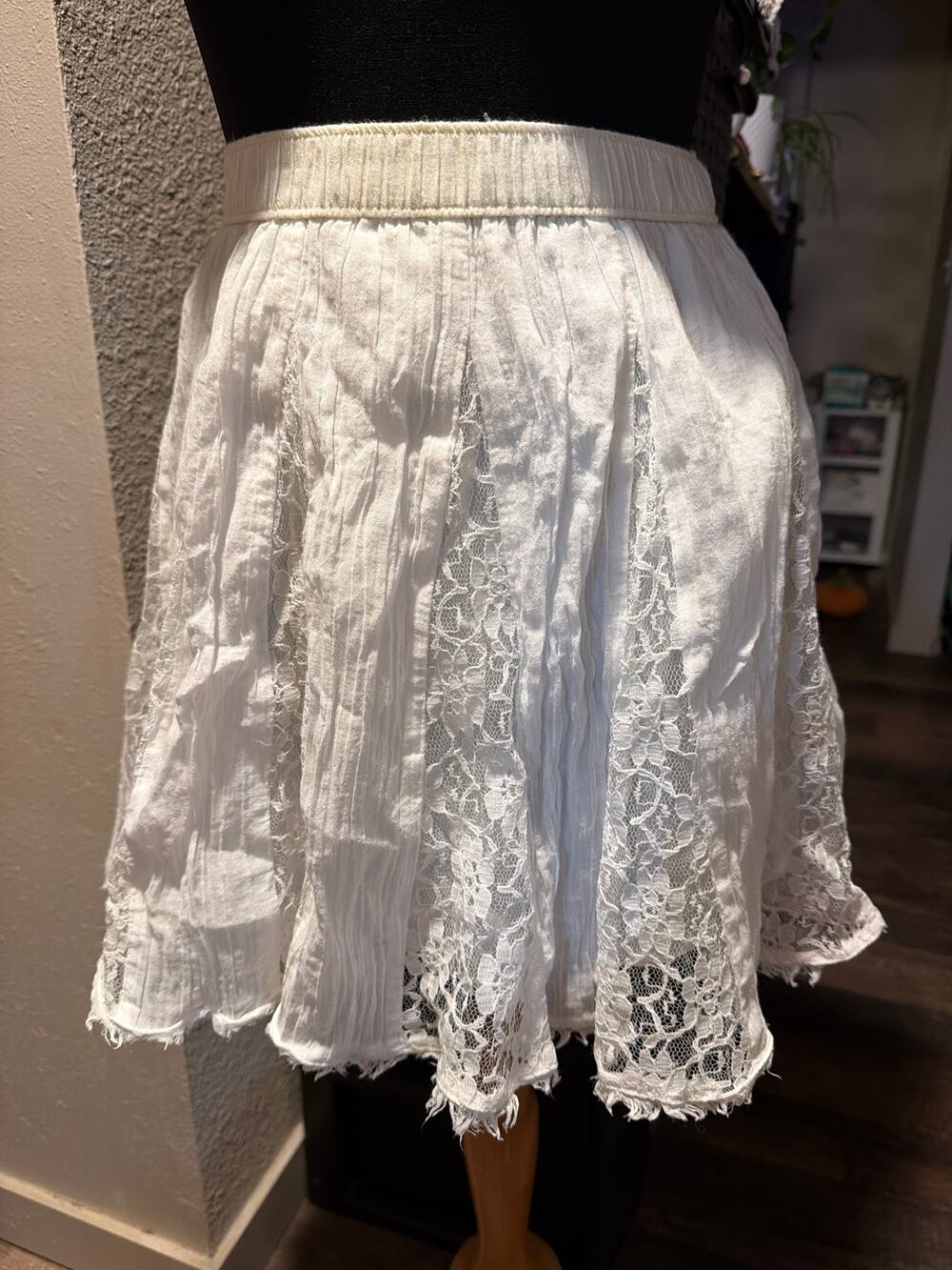 Abercrombie & Fitch Eyelet Skirt Size M *See Pics